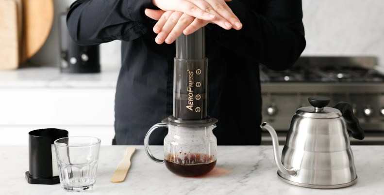 cara membuat kopi menggunakan Aeropress